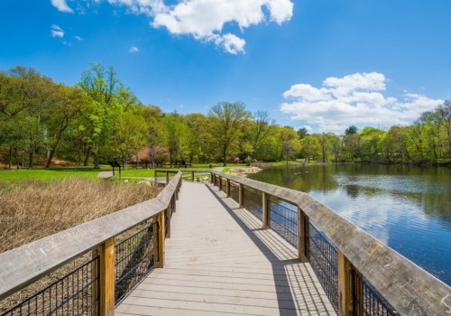 Exploring Wheelchair Accessible Tourist Spots in Hartford County, Connecticut: A Guide for Visitors with Disabilities